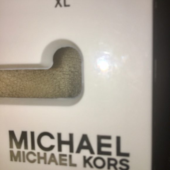Michael Kors - Picture 3 of 4